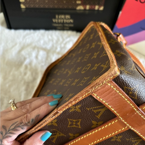 Louis Vuitton - Picture 11 of 16